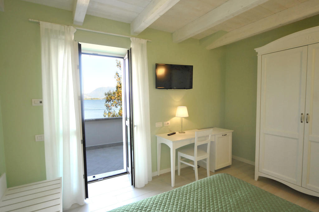 Villa Carolina Domaso Room photo